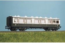 RATIO 732 LMS (EX LNWR) CORRIDOR ARC ROOF COMP. CORRIDOR COACH PLASTIC KIT 
