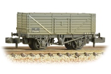 bachmann-377-078c_7_plank_wagon_end_door_br_grey_early