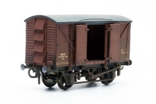 Dapol C041 10 Ton Ventilated Meat Van OO Gauge Plastic Kit