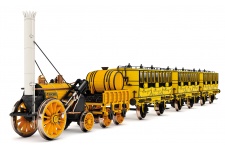 hornby-r3810-l-and-mr-stephensons-rocket-train-pack-front-left