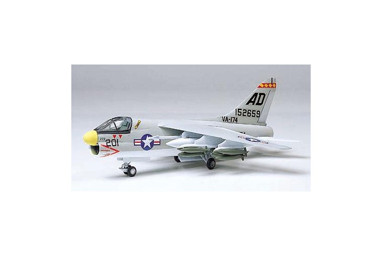 Tamiya 61607 L.T.V A-7A Corsair II 1:100 cale Model Aircraft Kit