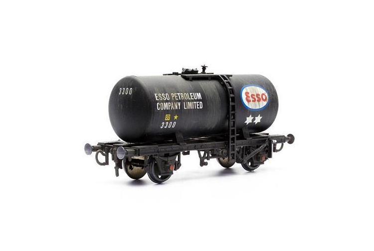 Dapol C036 Kitmaster Esso Tank Wagon OO Gauge Plastic Kit