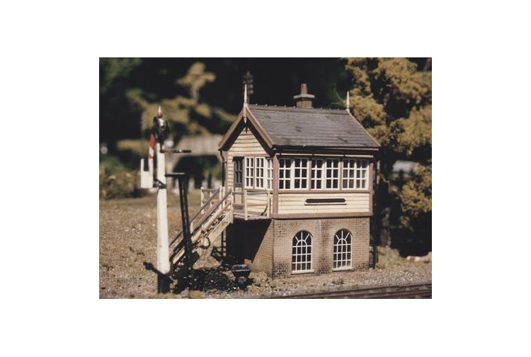 Ratio 500 GWR Half Brick Signal Box OO Gauge Plastic Kit