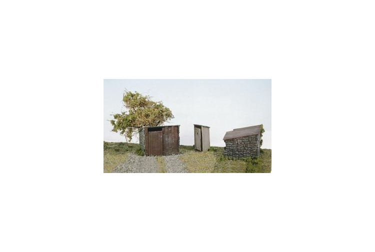 Wills Kits SS19 Grotty Huts & Privy OO Gauge Plastic Kit constructed