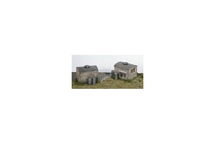 Wills KIts SS22 Lamp Huts (2) with Oil Drums (4) OO Gauge Plastic Kit