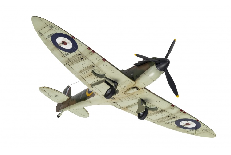 Airfix A05126A Supermarine Spitfire Mk.1a Bottom