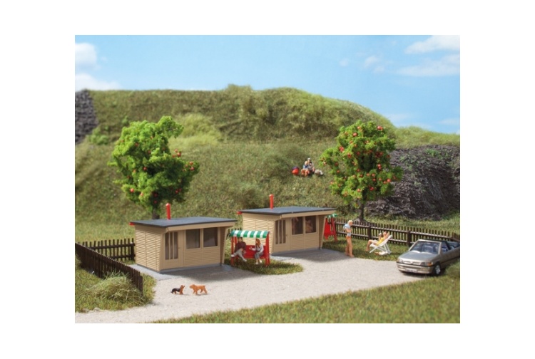 Auhagen 12339 1:100 2 Weekend Cabins Example Layout