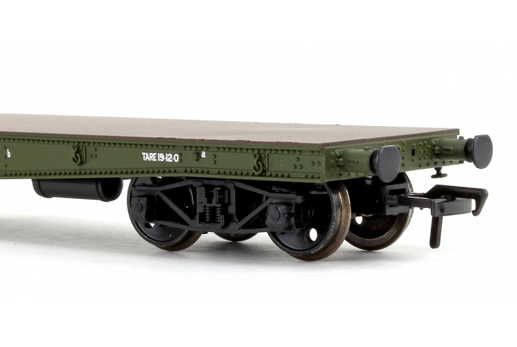 Bachmann 38-725 WD 50T Warflat Bogie Wagon And WD Khaki Green Cromwell MK4 Tank No Tank Closeup Buffers