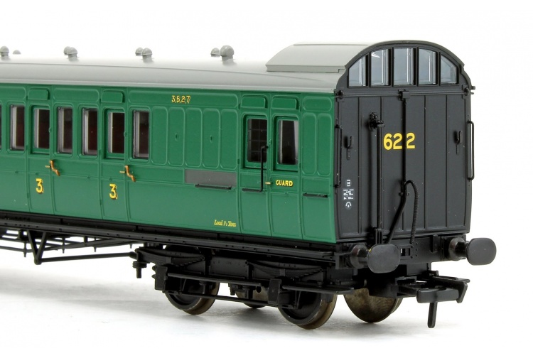 Bachmann 39-603 SE And CR 60ft Birdcage Brake Third Lavatory SR Malachite Green Front LeftBachmann 39-603 SE And CR 60ft Birdcage Brake Third Lavatory SR Malachite Green Closeup
