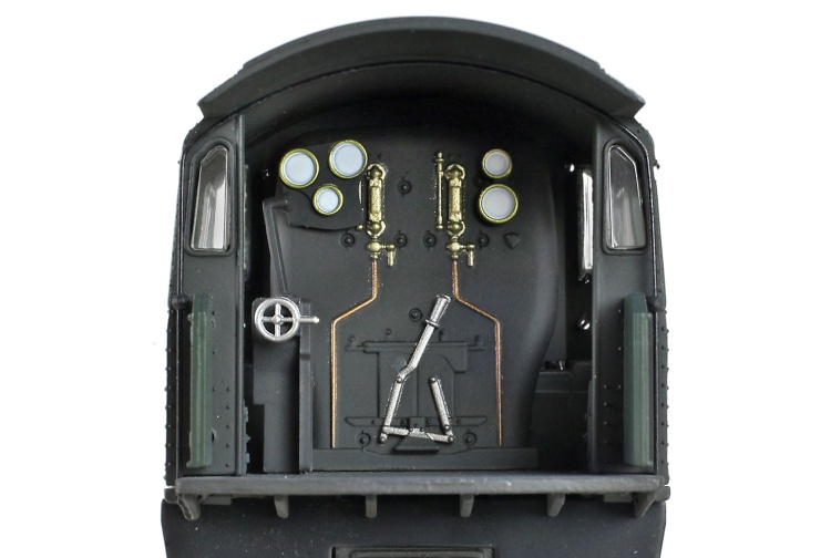 Bachmann Branchline 32-511 BR Standard 5MT BR1G Tender 73051 BR Lined Green (Late Crest) Weathered Cab