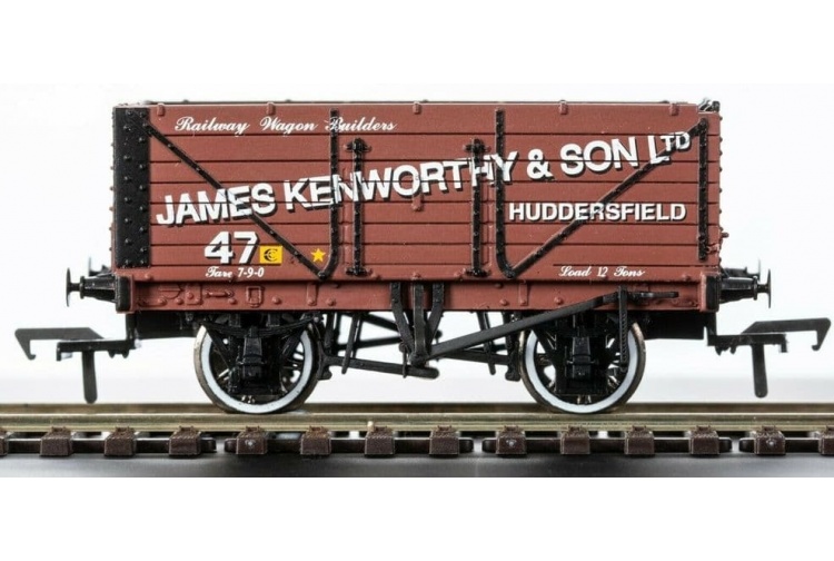 Bachmann Branchline 37-2003 7 Plank Collectors Club Wagon 2003 Side