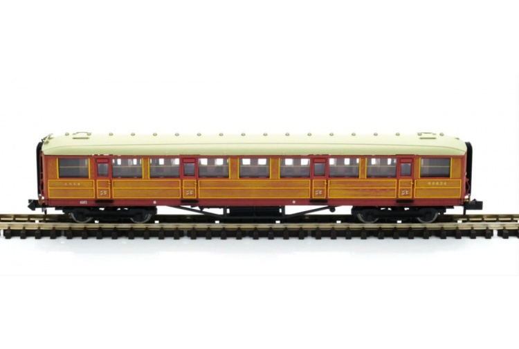 Dapol 2P-011-010 Gresley LNER Teak 3rd Class Coach 60634 Side