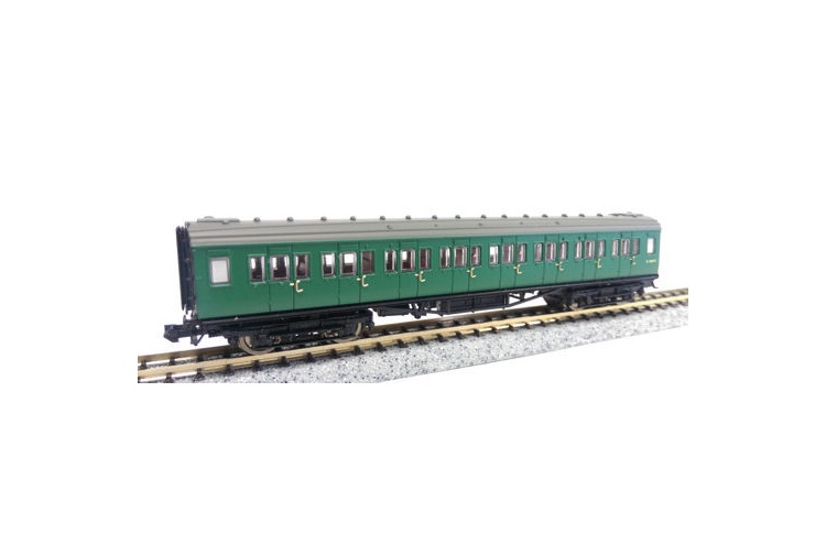 Dapol 2P-012-403 Maunsell BR 3rd Class Coach SR Green 823