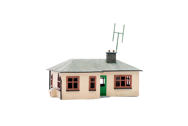 Dapol C021 Detached Bungalow OO Gauge Plastic Kit