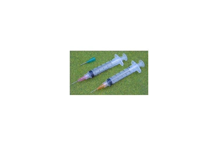 Deluxe Materials AC8 Pin Point Syringe Kit