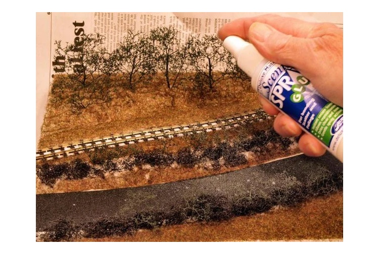 Deluxe Materials AD54 Deluxe Materials Scenic Spray Glue (100ml) Example Use 2