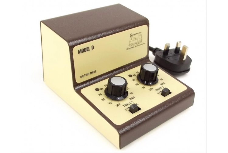 Gaugemaster GMC-D Twin Track Cased Controller Front Left