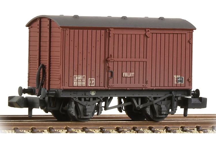 Graham Farish 377-986A N Gauge LNER 12t Ventilated Fruit Van Planked Ends BR Bauxite (Late) Weathered
