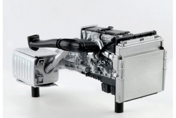 italeri-3905-mercedes-benz-actros-mp4-gigaspace-engine-front-to-rear