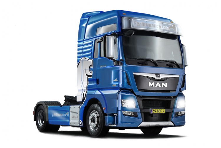 Italeri 3916 MAN TGX XXL D38 Front Right