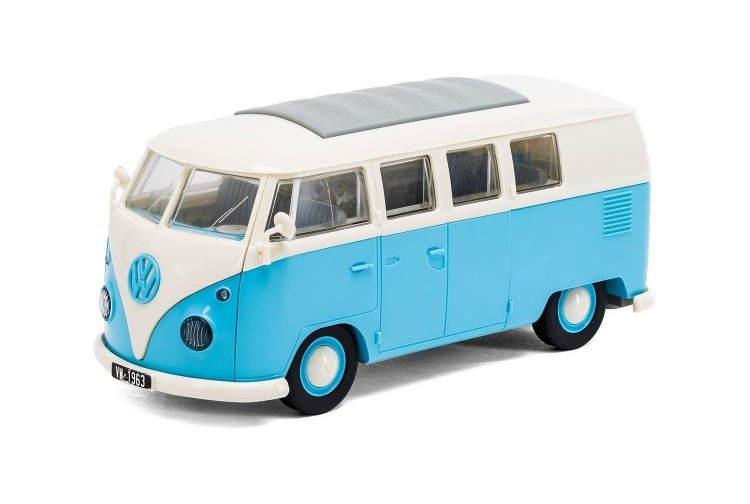 Airfix J6024 Quick Build VW Blue Camper Van 2