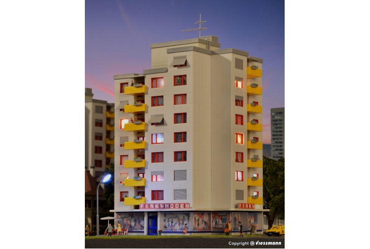 Kibri 37120 Apartment Block With Shop N Gauge Plastic Kit Night