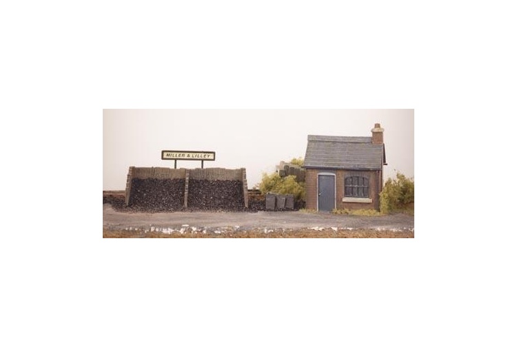 Ratio 532 Coal Depot Coal Staithes and Hut Kit assembled
