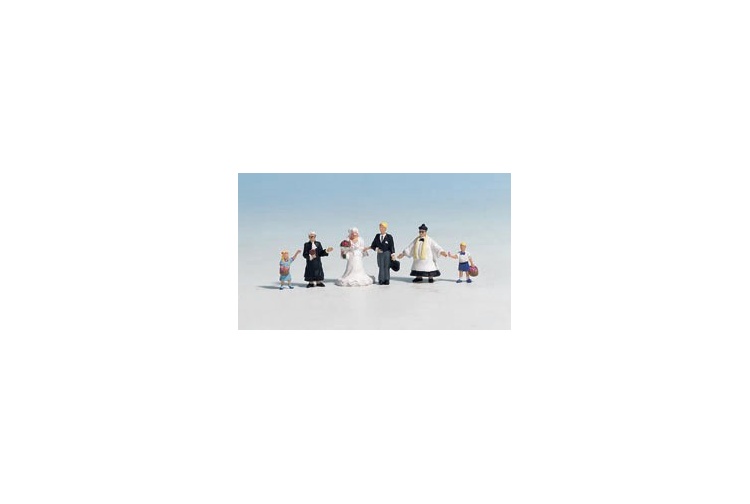 noch-15860-wedding-group-figures