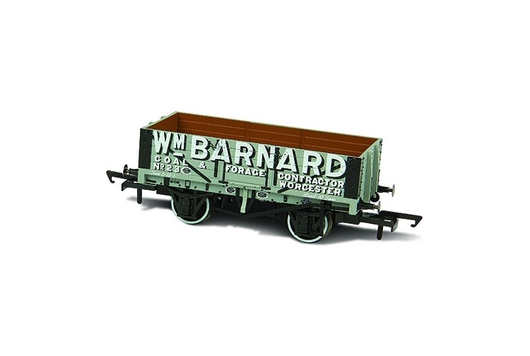 The Oxford Rail 5 Plank Mineral Wagon OR76MW5004 is a 1:76 scale model (OO gauge) recreation of wagon number 23 finished in pristine WM Barnard Worcester livery and lettering.