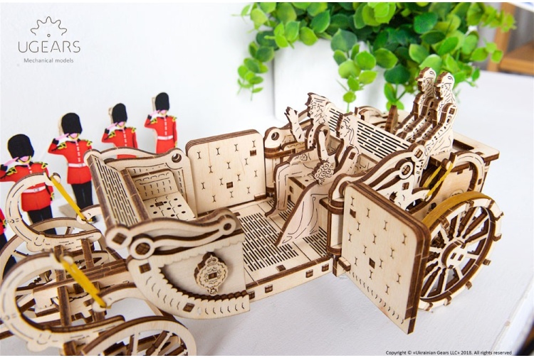 Ugears UG70050 Model Royal Carriage Closeup Door Open