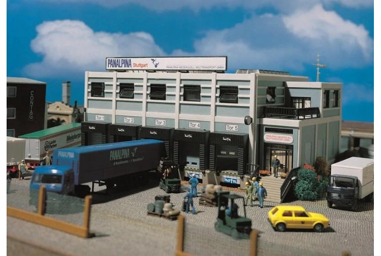Vollmer 45605 Modern Truck Terminal OO/HO Gauge Plastic Kit