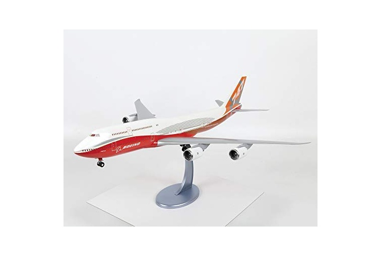 Zvezda 7010 Civil Airliner Boeing 747-8 Front Left